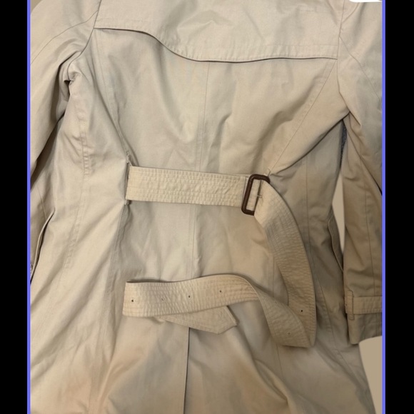 Burberry Beige Double-Breasted Trench Coat - Picture 4 of 5
